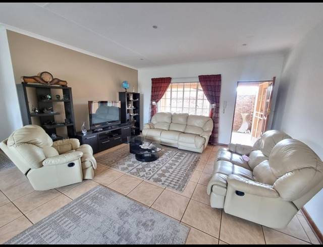 3 BEDROOM TOWNHOUSE FOR SALE IN KOOKRUS